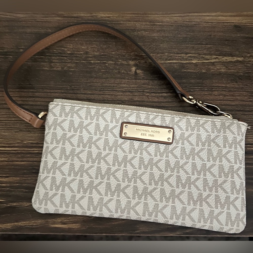 Michael Kors Clutch Womens Charm Zip Wrislet Leather Logo Spell Out